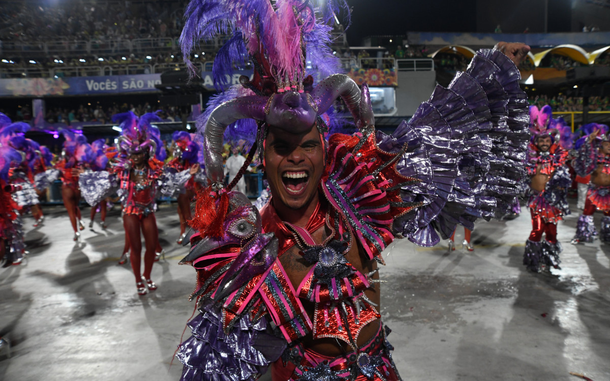 Viradouro encerrou os desfiles do Grupo Especial