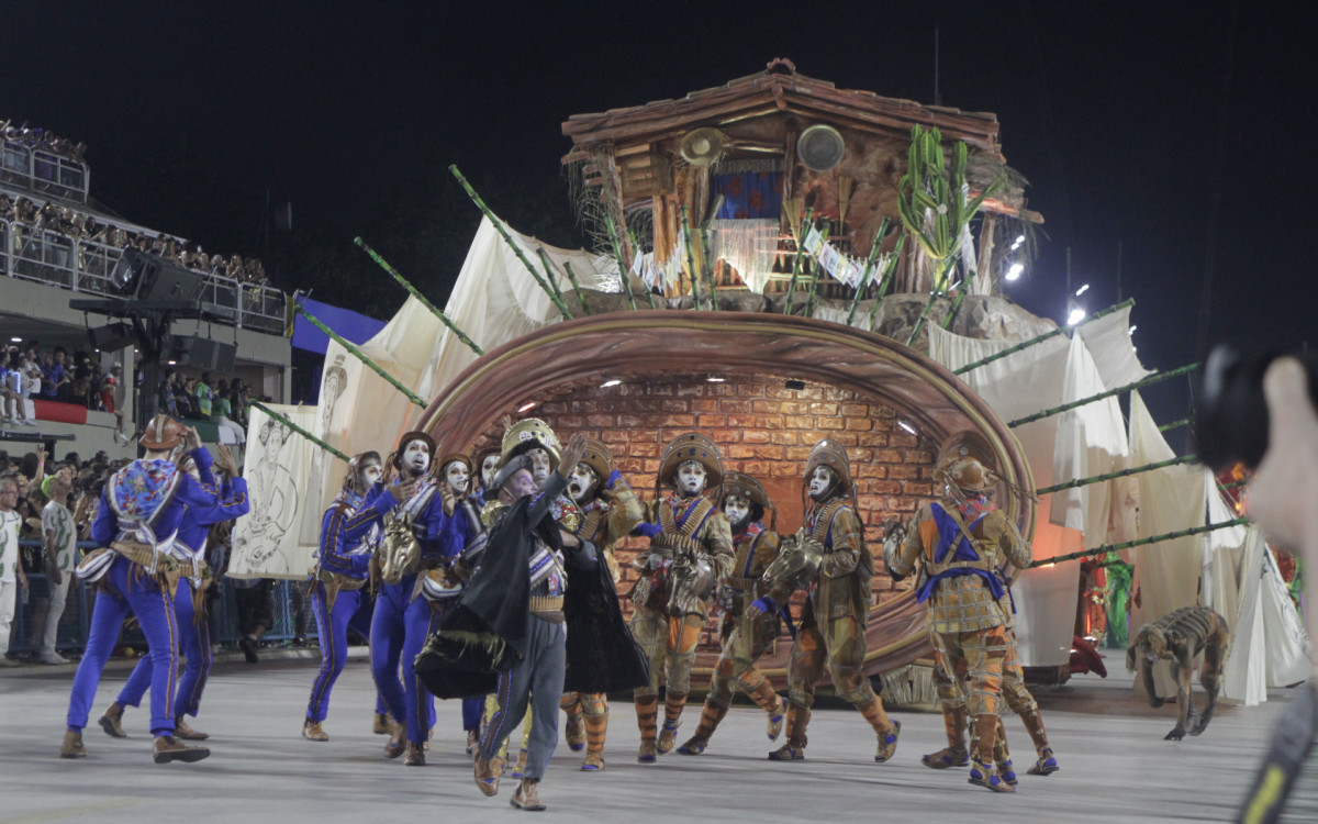 G.R.E.S  Imperatriz Leopoldinense desfila nesta segunda noite de desfile do Grupo Especial, nesta segunda-feira(20). Foto:  Marcos Porto/Agencia O Dia