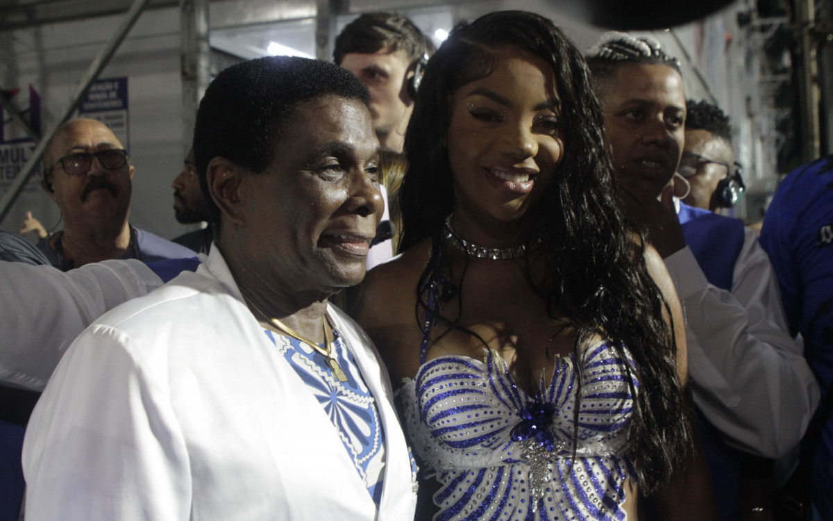 Beija-Flor foi a quinta escola a desfilar neste segundo dia de desfile no Especial