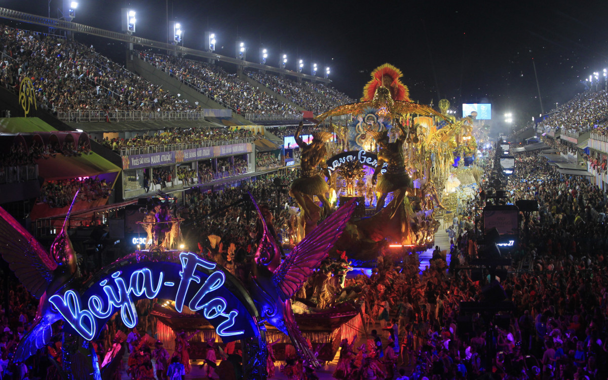 Beija-Flor foi a quinta a desfilar neste segundo dia no Especial