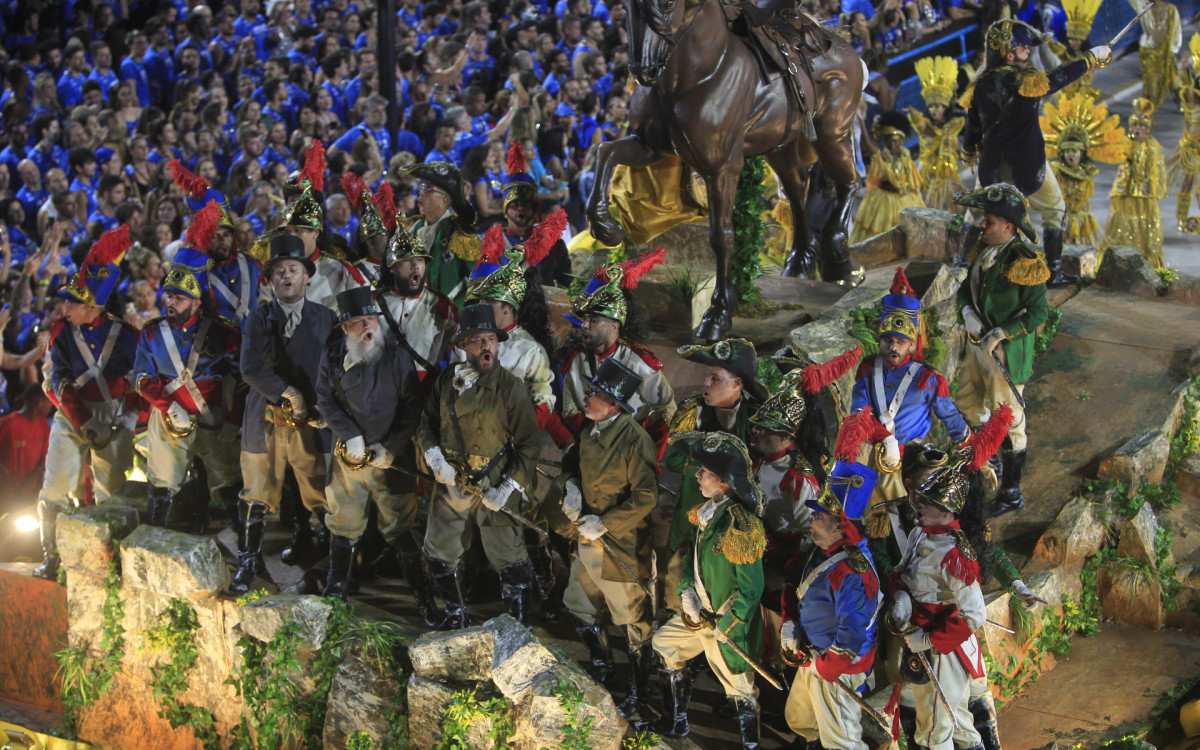 Beija-Flor foi a quinta a desfilar neste segundo dia no Especial