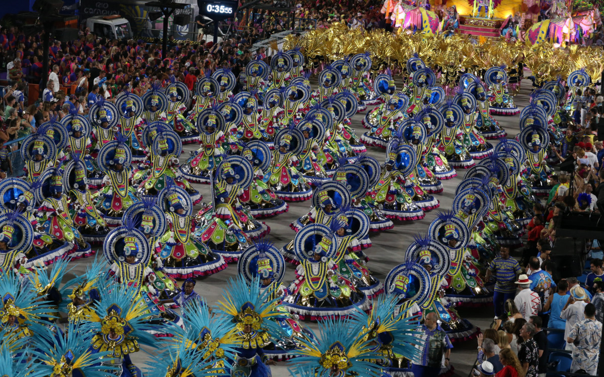 G.R.E.S Tuiuti desfila nesta segunda noite de desfile do Grupo Especial, nesta segunda-feira(20). Foto:  Cleber Mendes/Agencia O Dia