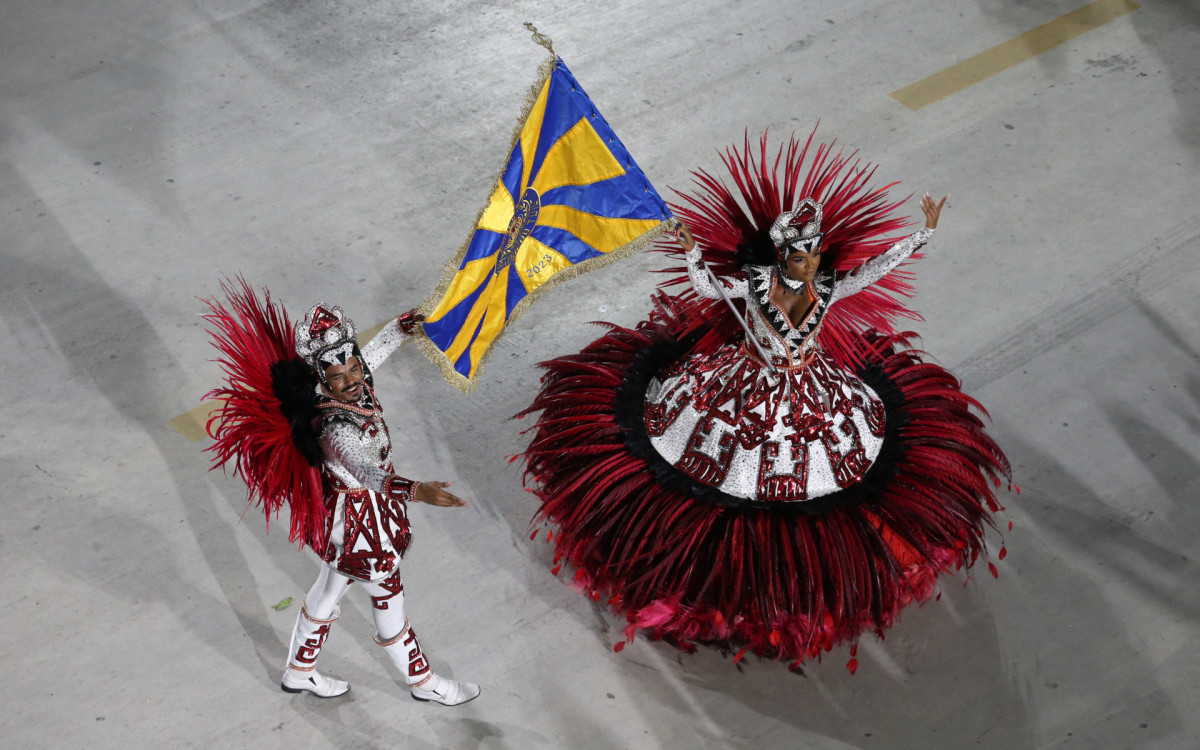 G.R.E.S Tuiuti desfila nesta segunda noite de desfile do Grupo Especial, nesta segunda-feira(20). Foto:  Cleber Mendes/Agencia O Dia - Cleber Mendes