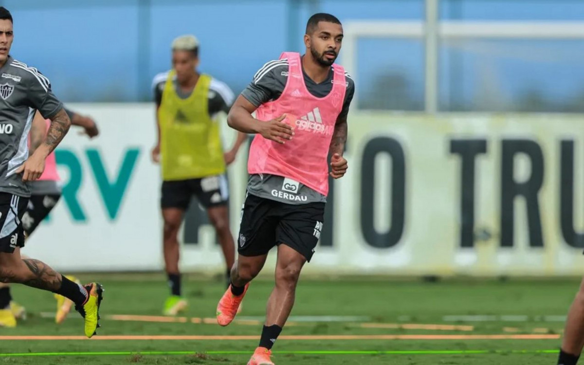 Paulo Henrique est&aacute; na mira do Vasco e de dois outros clubes