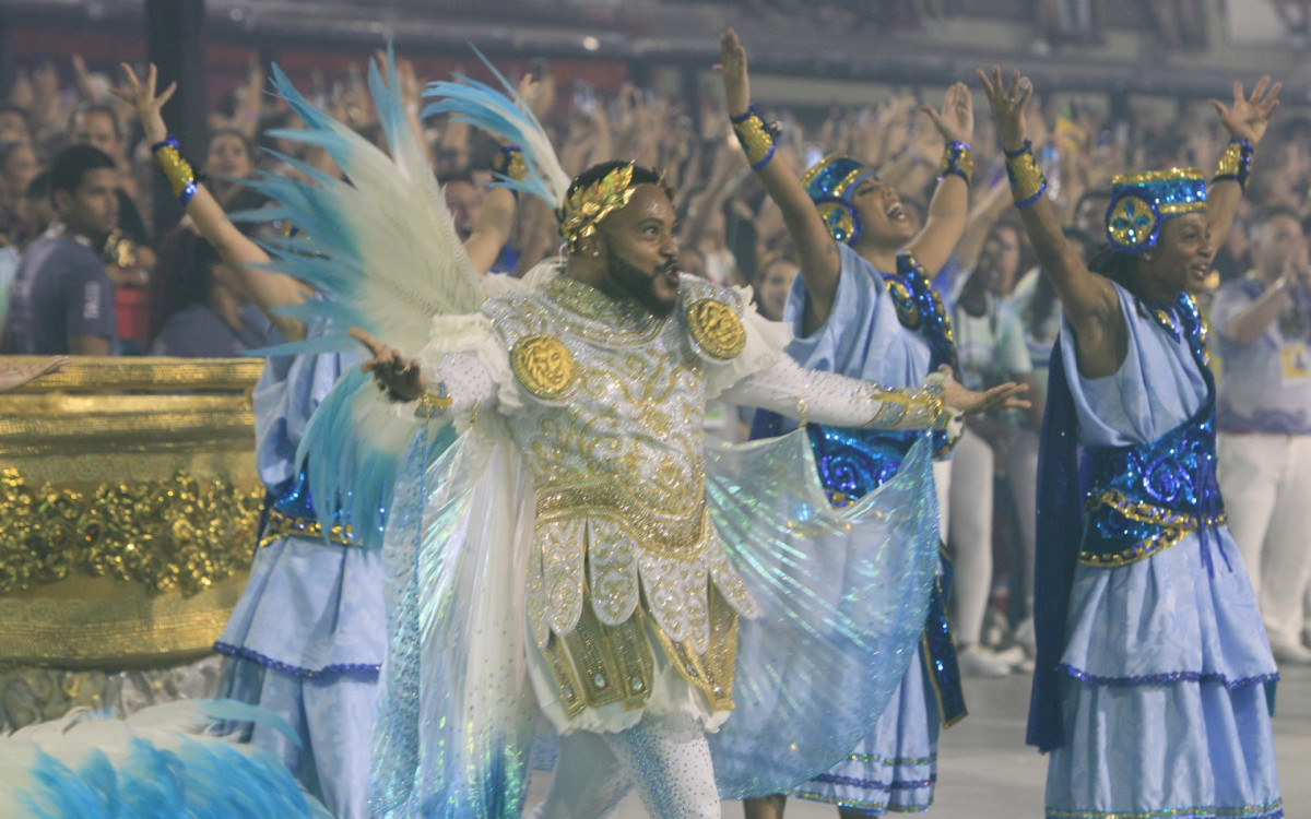 Vila Isabel foi a terceira escola a desfilar neste segundo dia no Especial