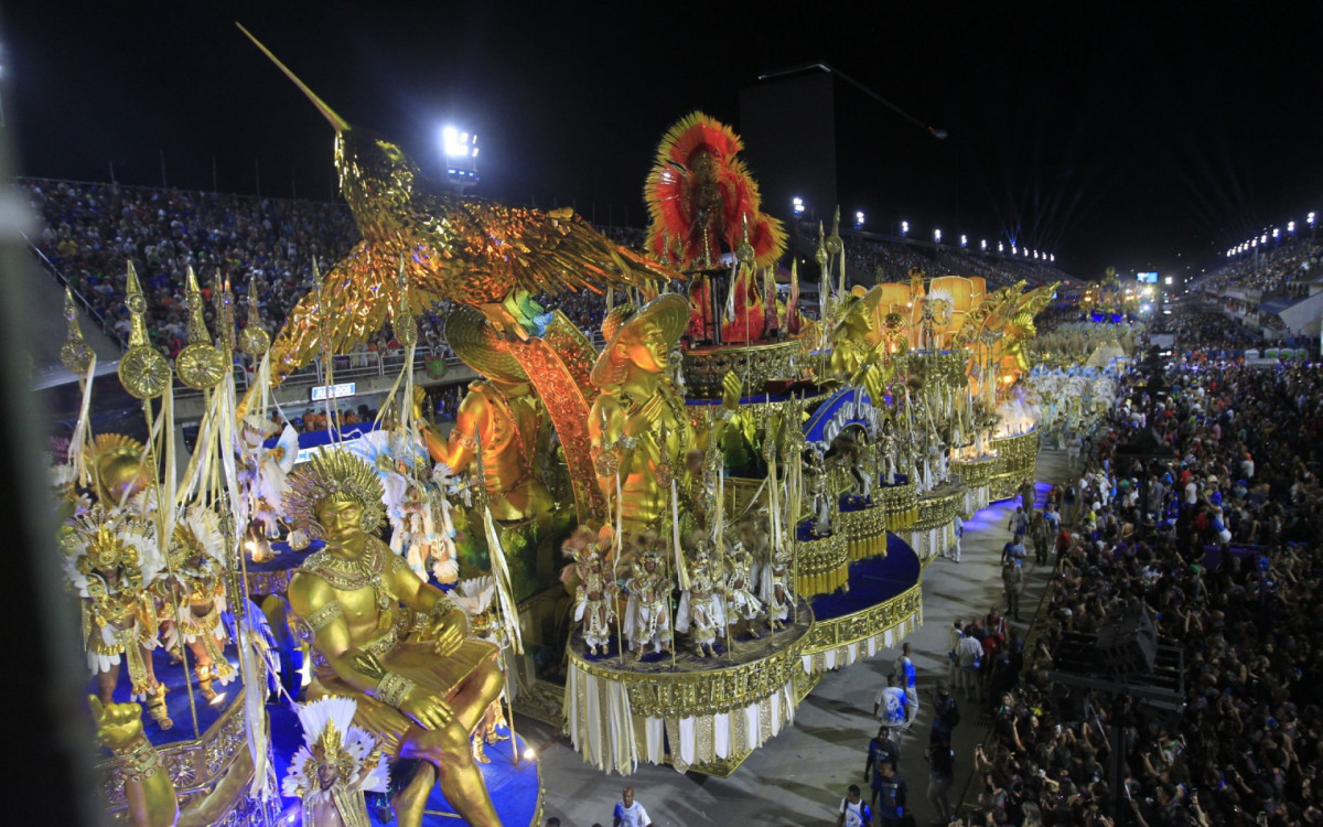 Beija-Flor foi a quinta a desfilar neste segundo dia no Especial