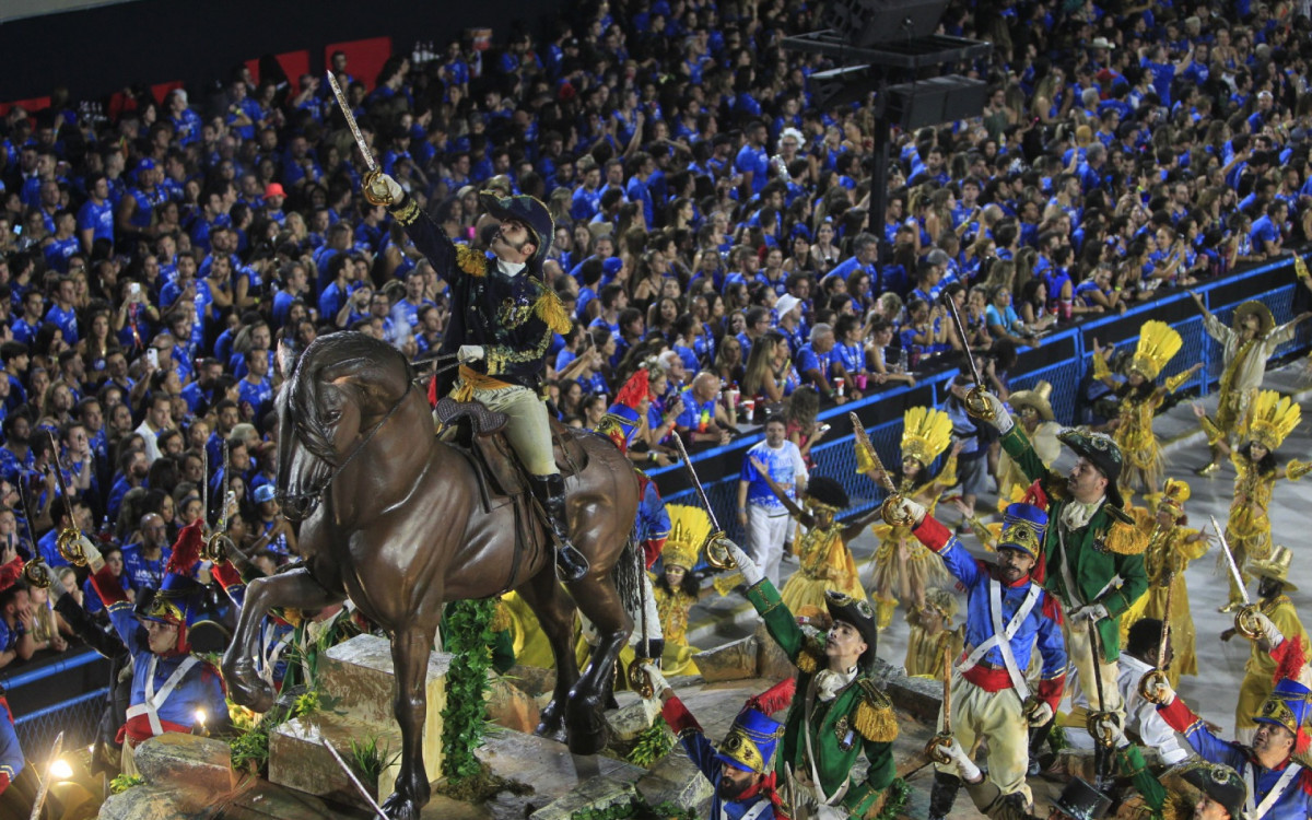 Beija-Flor foi a quinta a desfilar neste segundo dia no Especial