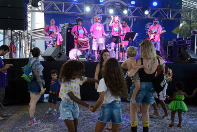 Segunda-feira de muita animação na folia em Barra Mansa