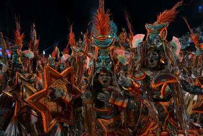 Confira as imagens do desfile da Viradouro na Sapucaí