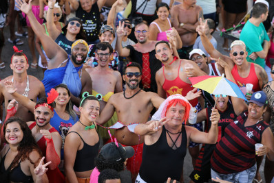 MariCarnaval 2023: Show do Monobloco arrasta multidão em Ponta Negra