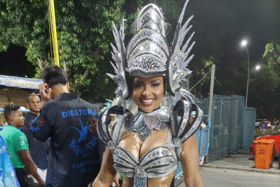 Natália Deodato desfila pela segunda vez consecutiva na Beija-Flor: 'Minha família'