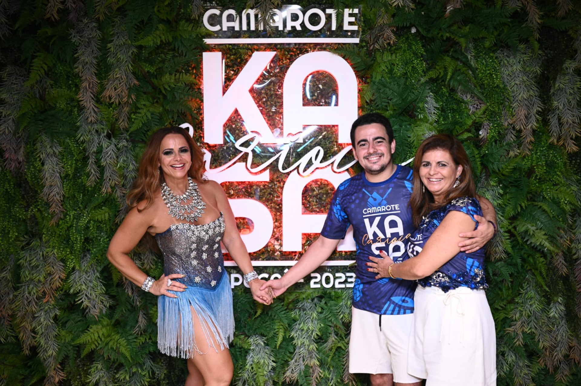 Viviane Ara&uacute;jo, Vitor e Vilma - Foto Renato Campos