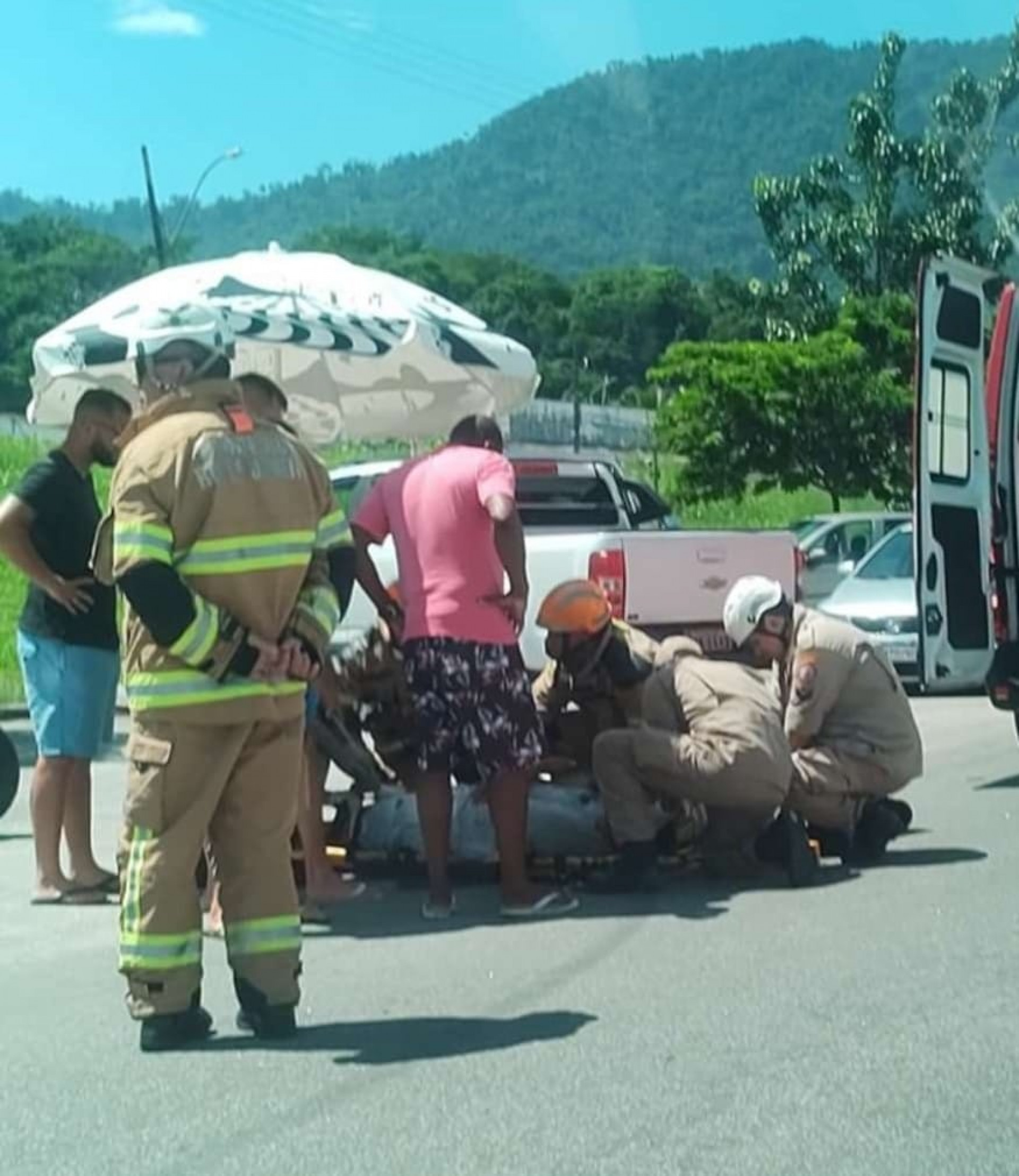Acidente na altura do bairro Japu&iacute;ba