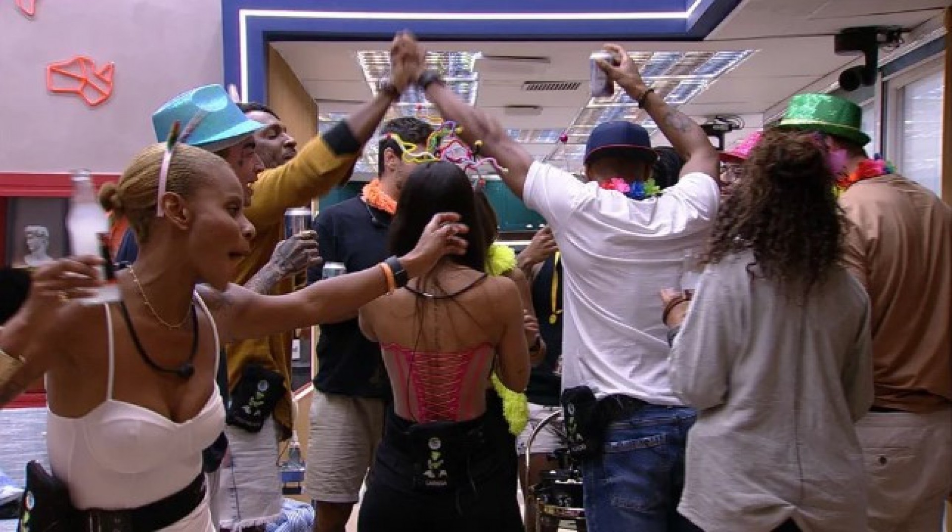 Produção libera cooler e adereços carnavalescos - Reprodução / TV Globo