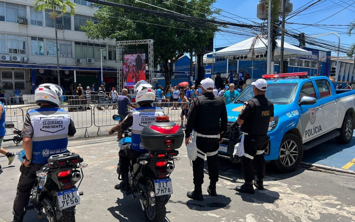Policiais militares do Programa Seguran&ccedil;a Presente estiveram presentes na Pra&ccedil;a dos Estudantes