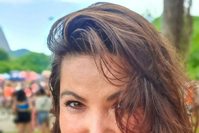 Mariana Xavier curte blocos em quarta-feira de cinzas