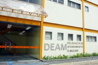 Policiais da DEAM Belford Roxo prendem homem que tentou matar mulher com golpes de tijolo