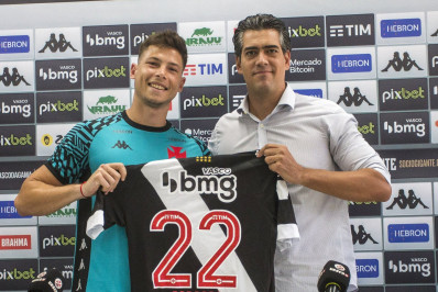 Capasso aposta em adaptação rápida no Vasco e minimiza tempo sem jogar