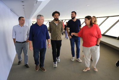 Kobra visita MAC em companhia do Prefeito de Niterói