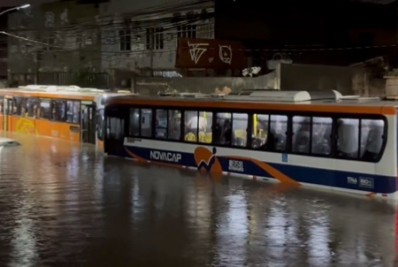 Temporal provoca estragos e transtornos na cidade do Rio