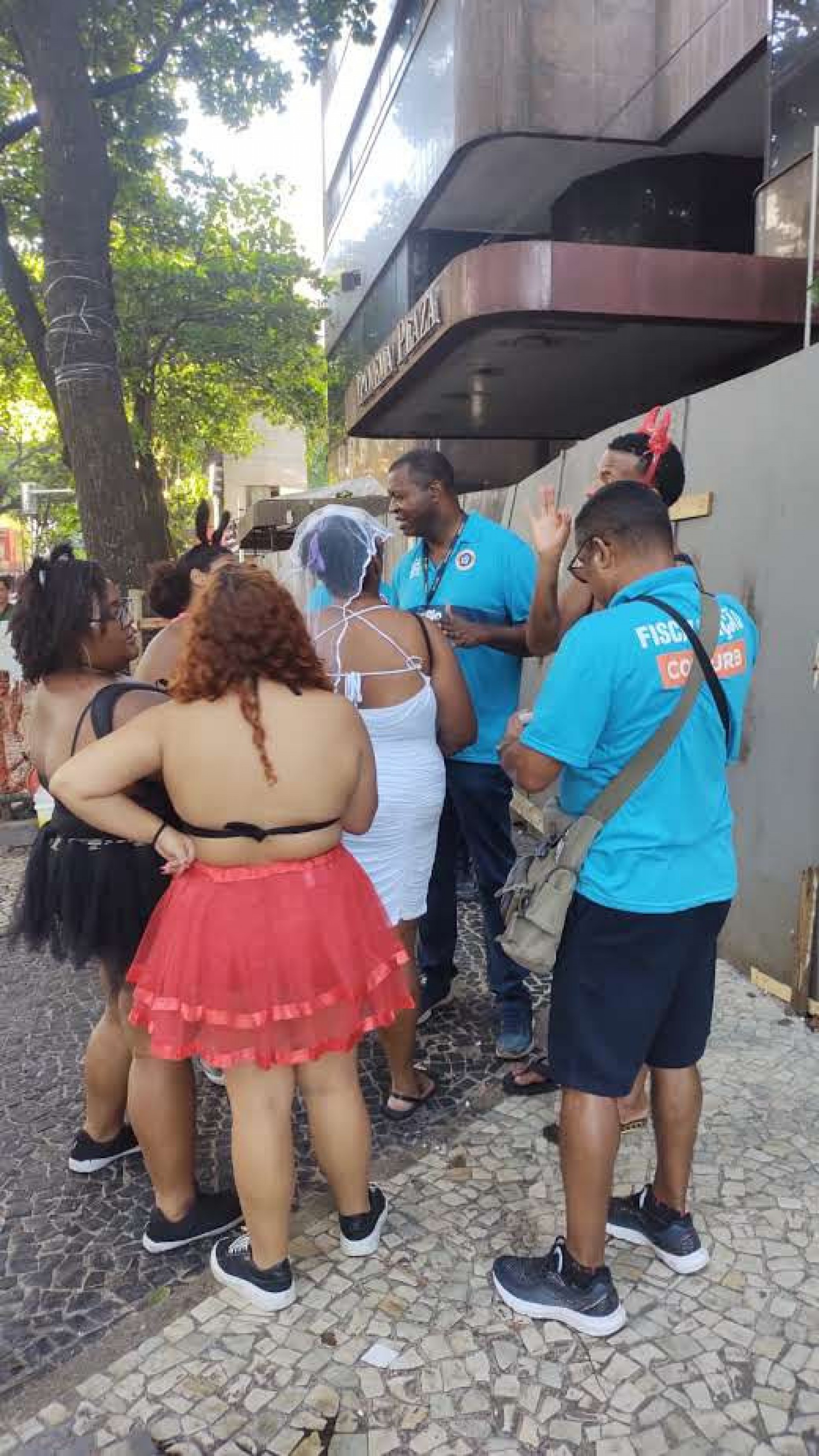 Diversas pessoas também foram autuadas por urinar em vias públicas e outras infrações enquadradas na Lei de Limpeza Urbana