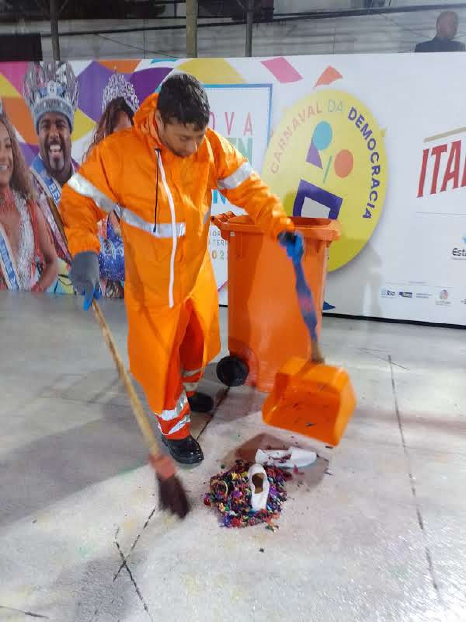 Desde o início do pré-carnaval, a Comlurb recolheu 595,2 toneladas de resíduos em blocos de rua