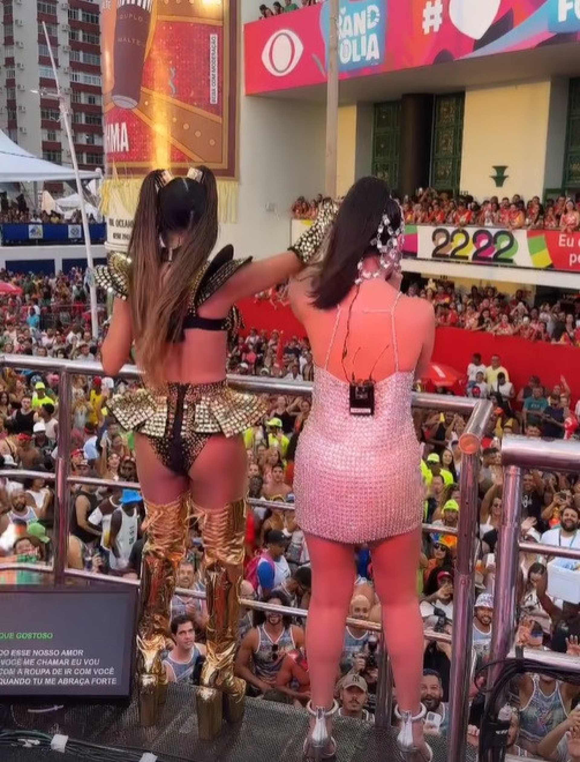 Mari Antunes, do Babado Novo, e Juliette no Carnaval de Salvador - Reprodução Internet