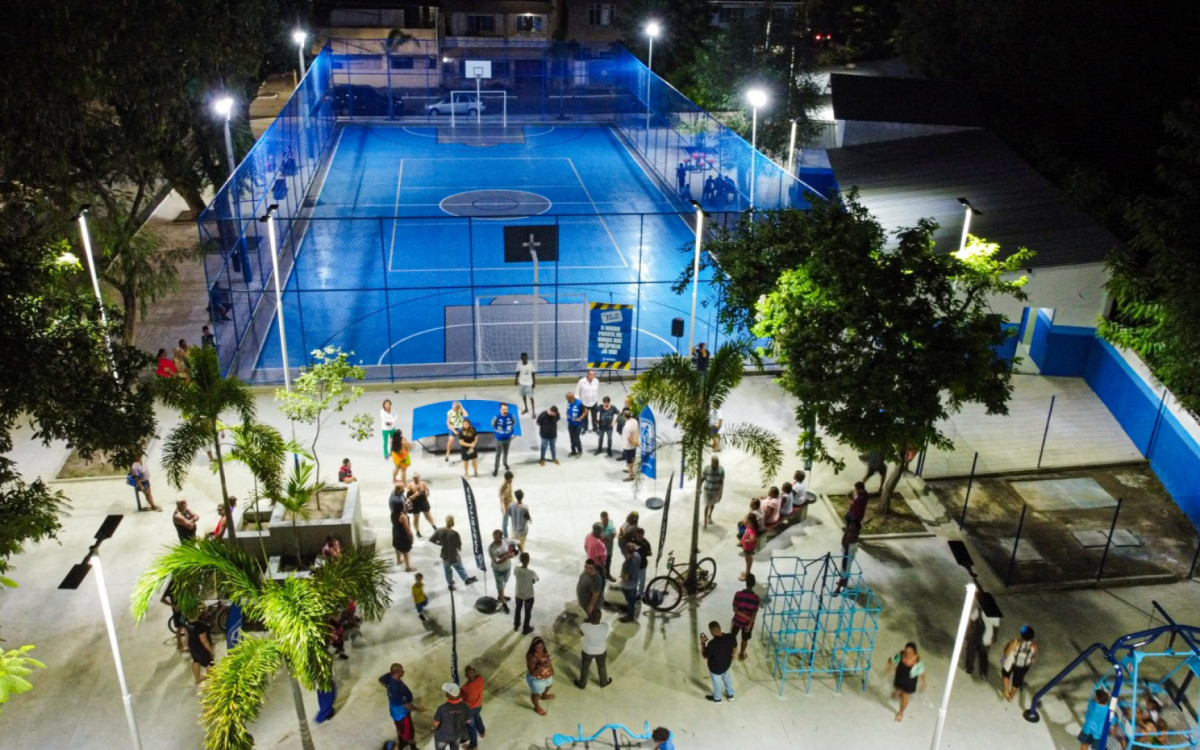 A pra&ccedil;a tem quadra poliesportiva, parquinho, academia ao ar livre, futmesa, bancos, mesas com jogos de xadrez, pergolado de 10x5 e uma pista de malha