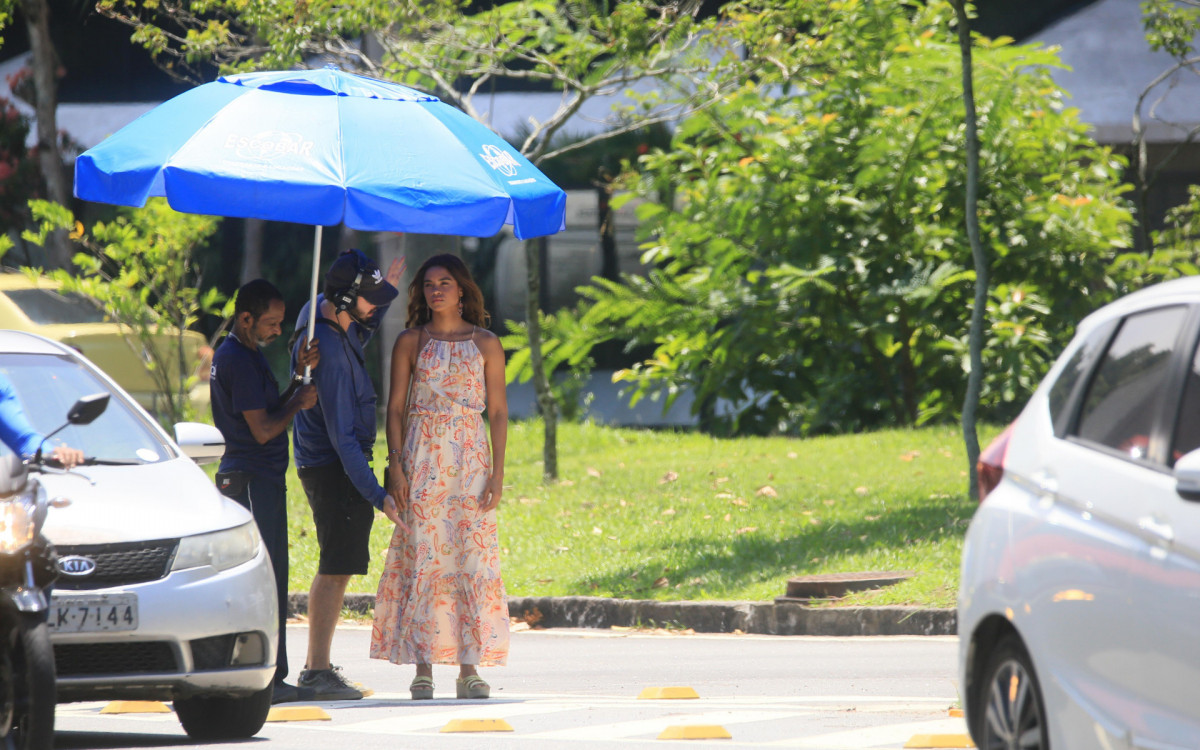 Lucy Alves gravou cenas de 'Travessia' na Zona Sul