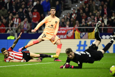 Após ataques a Vini, Morata defende que racistas sejam banidos para sempre de estádios na Espanha