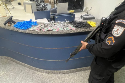 PM prende criminoso com pistola e grande quantidade de drogas em Belford Roxo