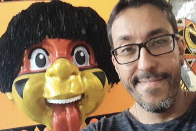 Carnavalesco Jorge Silveira anuncia saída da São Clemente: 'Hora de seguir por outras jornadas'