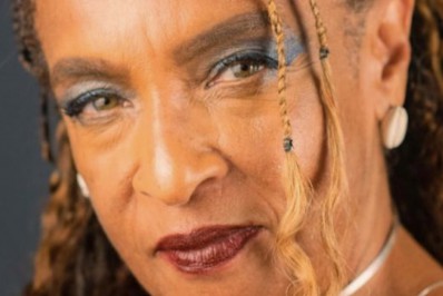 Elisa Lucinda questiona ausência de jurados negros na apuração do Carnaval: 'Todos brancos?'