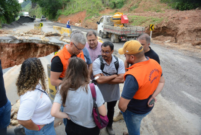 Prefeito Rodrigo Drable e equipe do DRM-RJ vistoriam rodovia