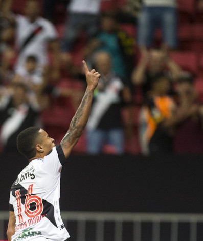 Erick Marcus comemora primeiro gol marcado com a camisa do Vasco