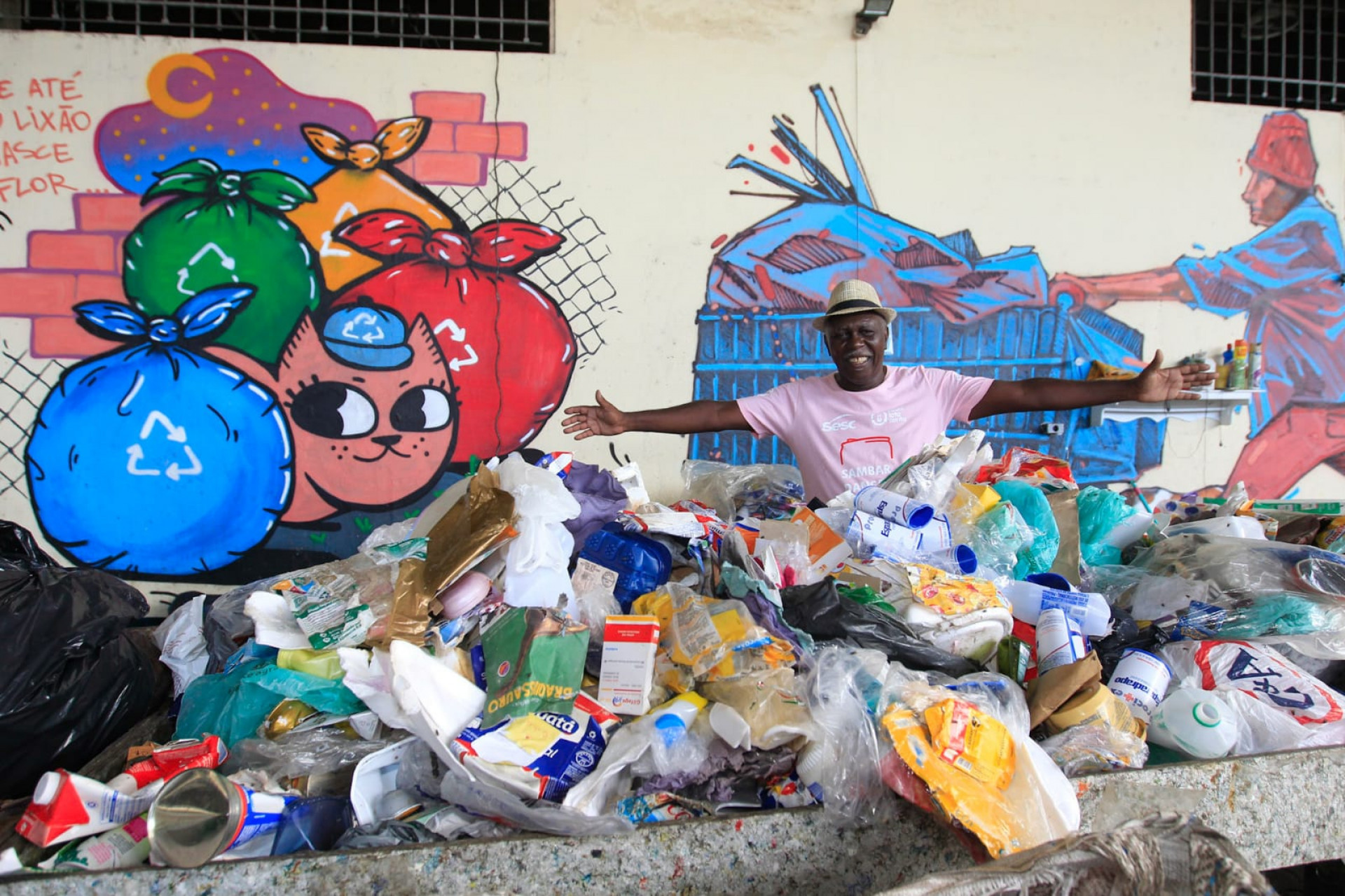 Luiz Carlos Santiago é o coordenador da cooperativa Cootrabom, que participou da ação na Sapucaí - Reginaldo Pimenta / Agência O DIA