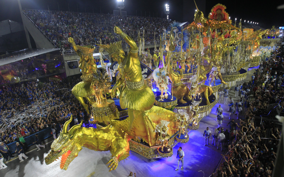 G.R.E.S Beija-Flor de Nilópolis desfilou na segunda noite de desfile do Grupo Especial - Reginaldo Pimenta/Agencia O Dia