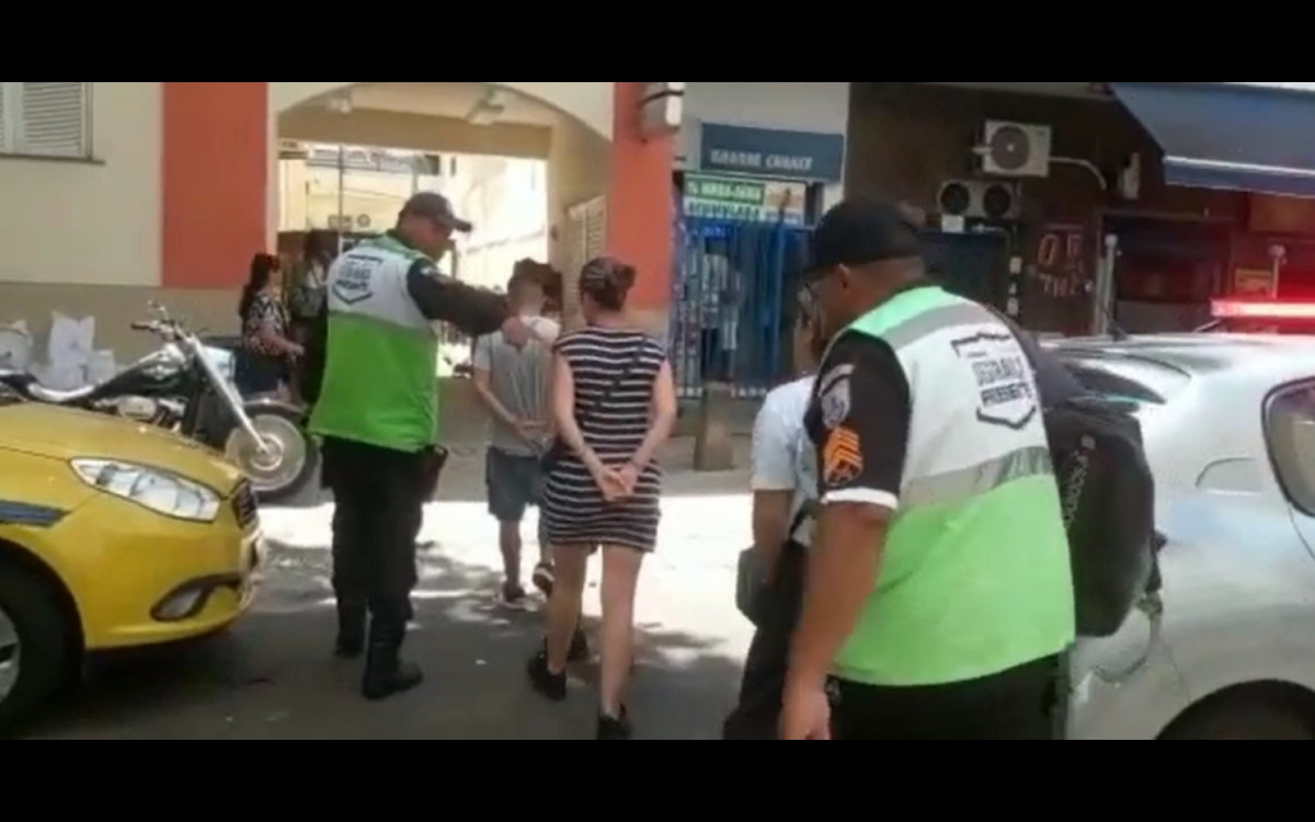 Casais foram encaminhados para a 12&ordf; DP (Copacabana), onde foram autuados por furto