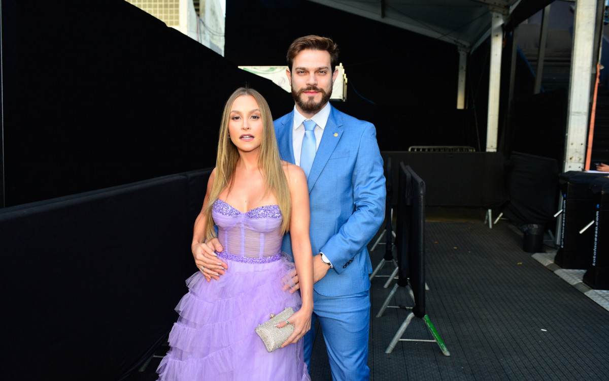 Carla Dias e noivo Felipe Becari