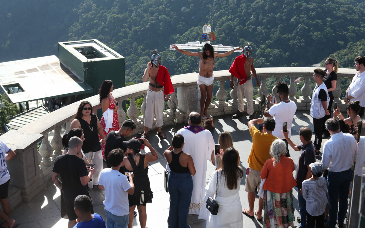 Pauta Especial- Encena&ccedil;&atilde;o da paix&atilde;o de Cristo, no Cristo redentor. - Cleber Mendes/ Ag&ecirc;ncia O Dia