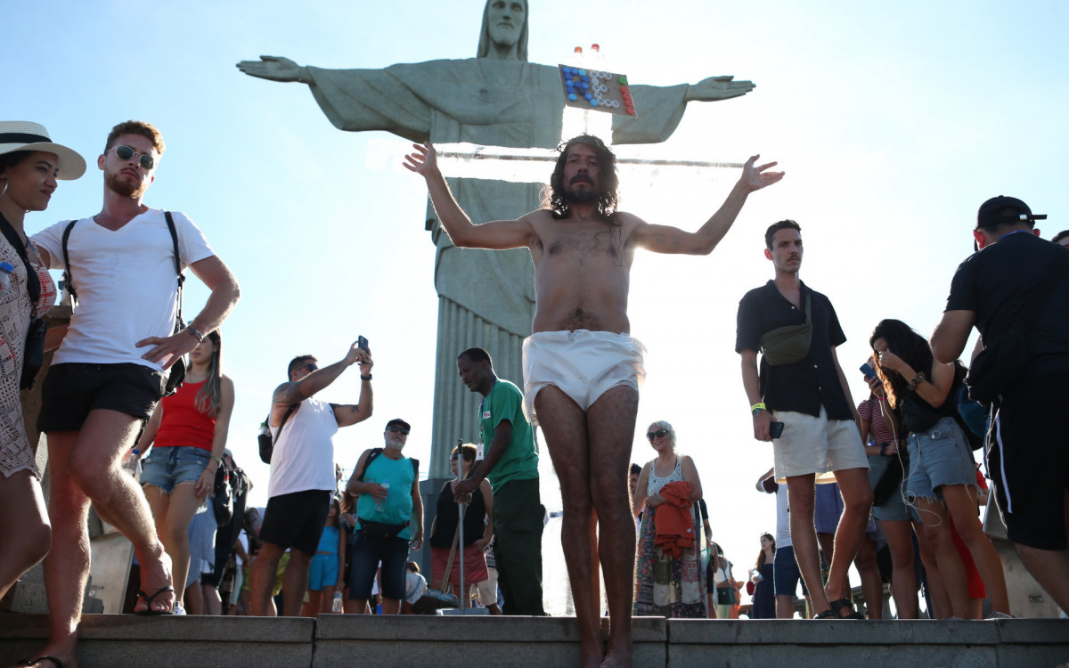 O zelador na Paixão de Cristo, que pela primeira vez tem o monumento como palco e será encenada todas as sextas-feiras até o dia 7 de abril