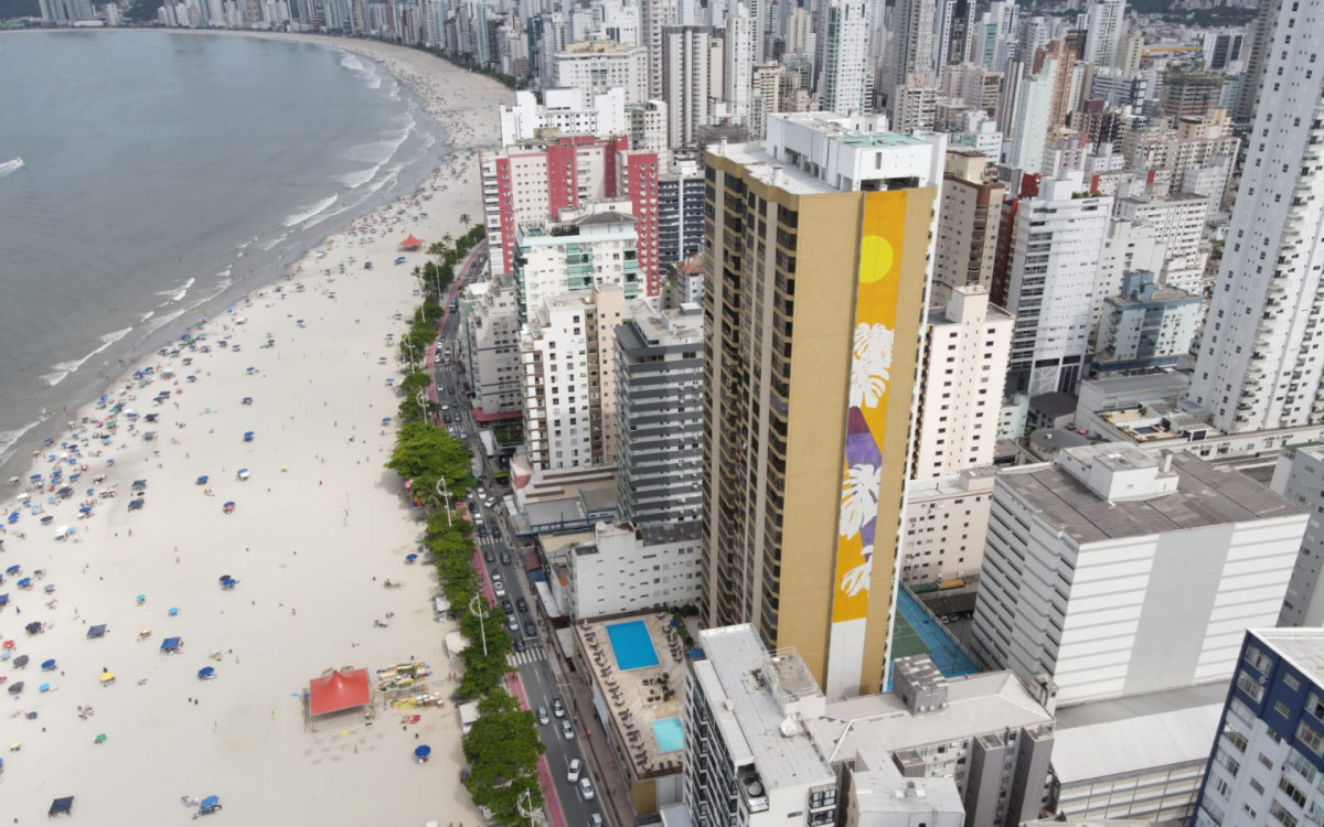 O mural a c&eacute;u aberto que ter&aacute; 111,77 metros de altura por 5,54 metros de largura, ou seja 619,20 metros quadrados, j&aacute; &eacute; considerado o mais alto do mundo