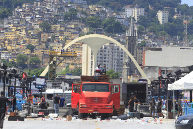 Seis primeiras colocadas do Grupo Especial voltam à Sapucaí neste sábado