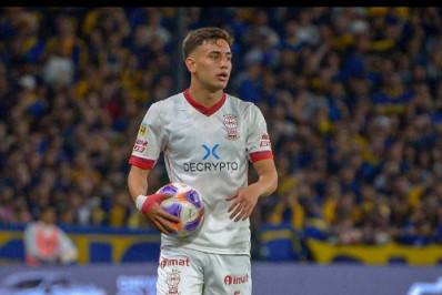 À espera de Allan, Flamengo avalia volante argentino