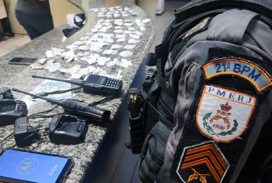 Três menores são apreendidos por tráfico de drogas em Meriti