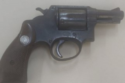 Homem embriagado é detido com arma de fogo em Arraial do Cabo