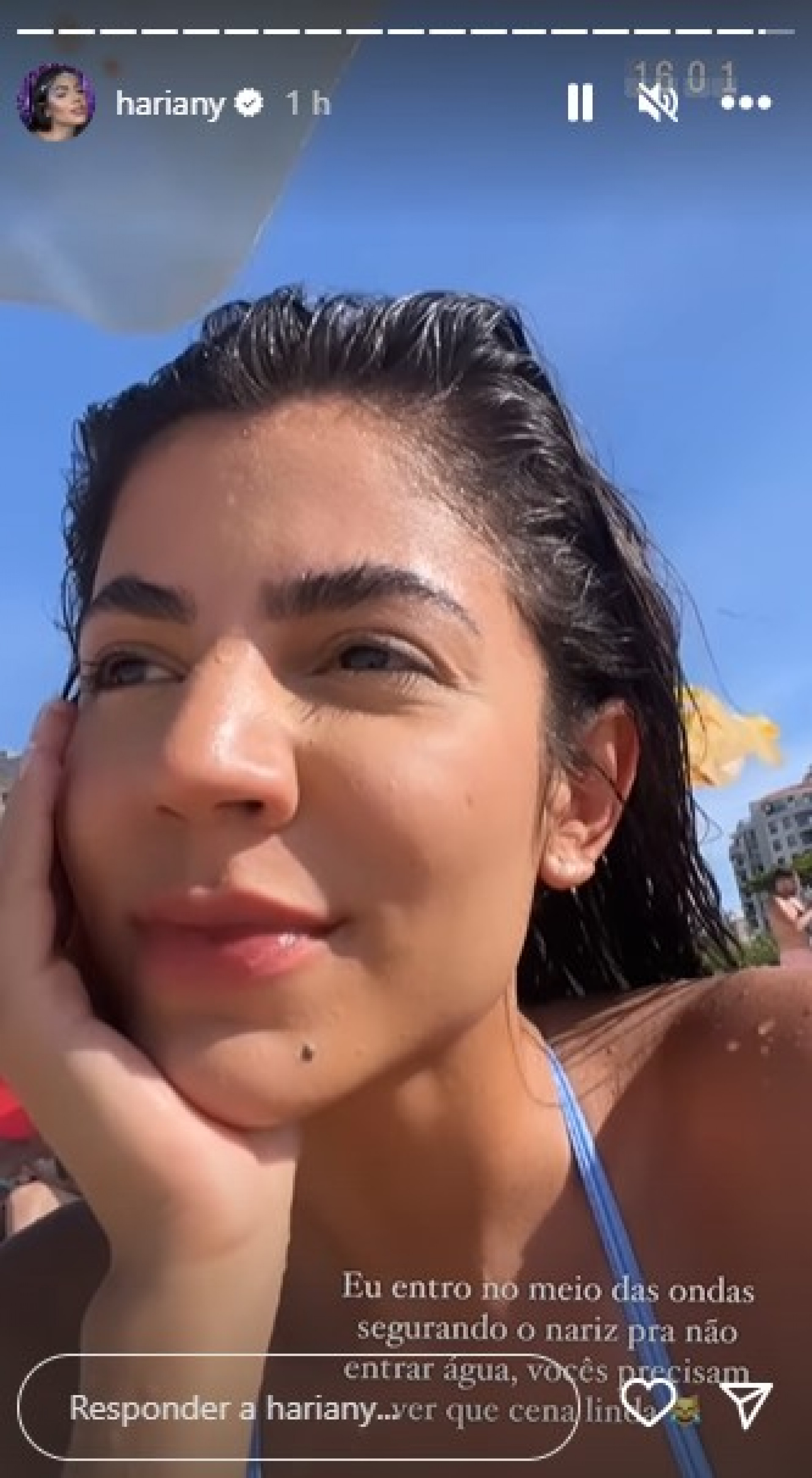 Hariany aproveita praia no Rio de Janeiro com irmã - Reprodução Internet