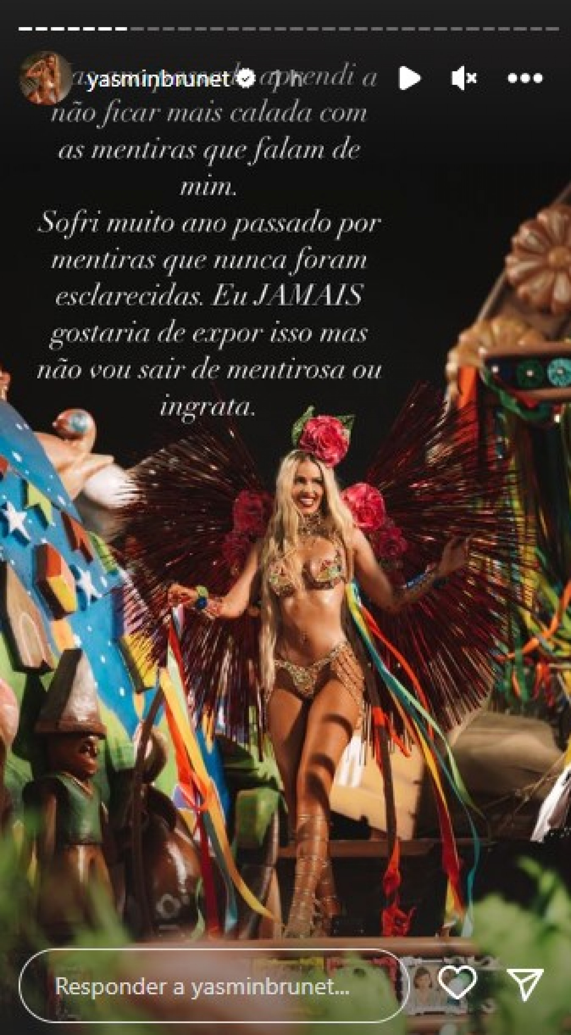 Yasmin Brunet usa Instagram para desabafar sobre desfile com a Grande Rio - Reprodução Internet