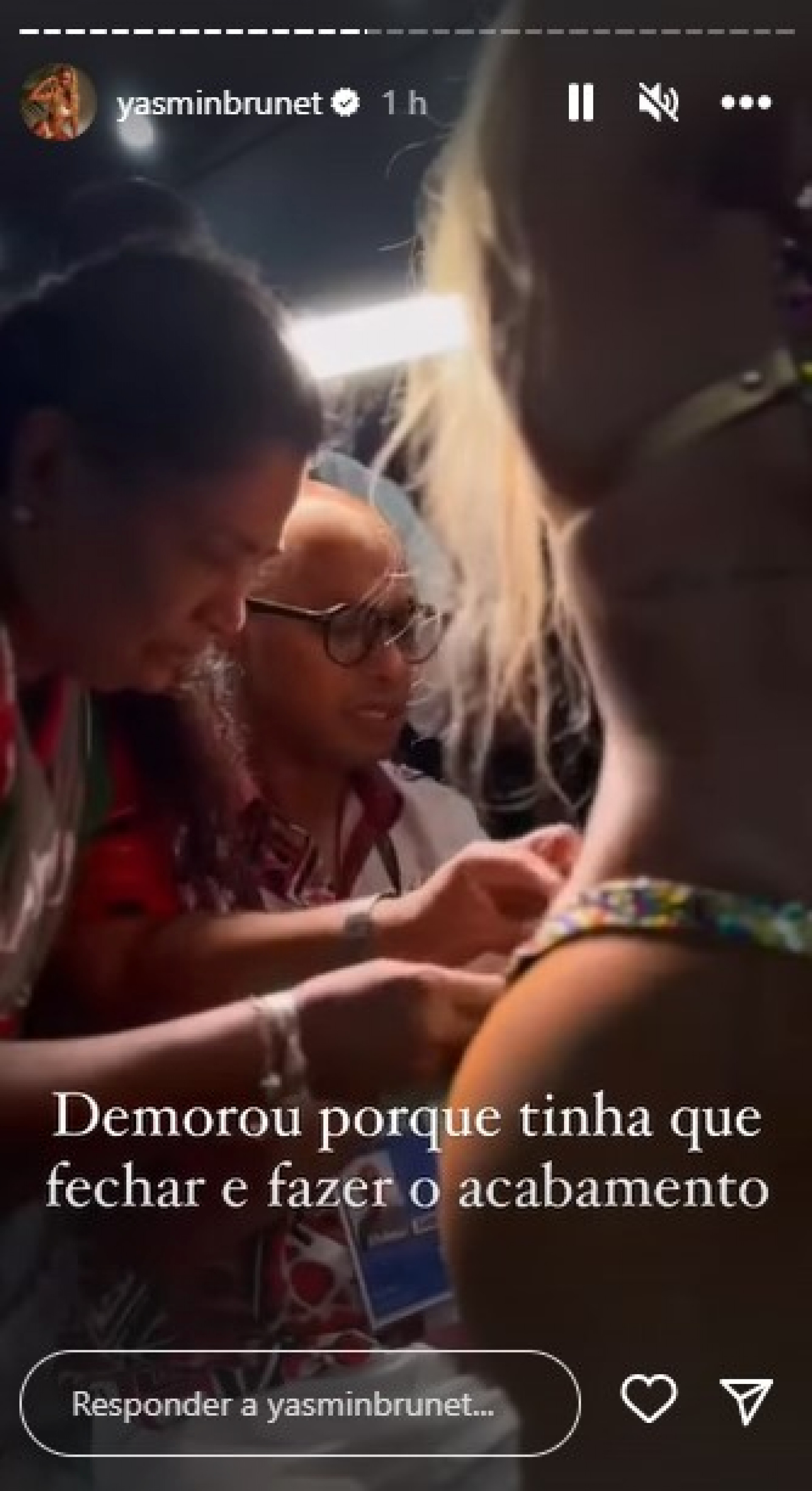 Yasmin Brunet usa Instagram para desabafar sobre desfile com a Grande Rio - Reprodução Internet