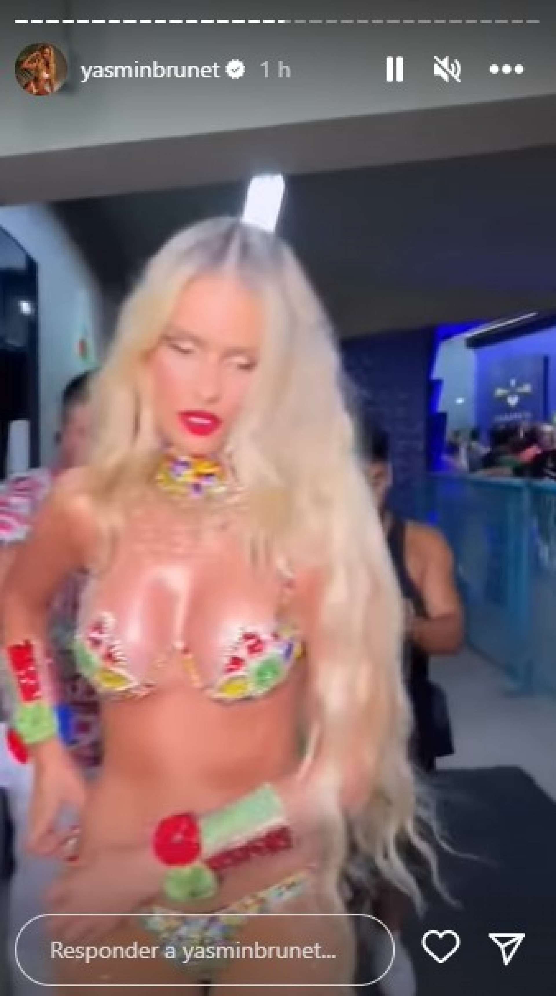 Yasmin Brunet usa Instagram para desabafar sobre desfile com a Grande Rio - Reprodução Internet